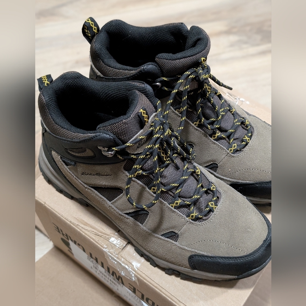 Brighton Black and Tan Hiking Shoes